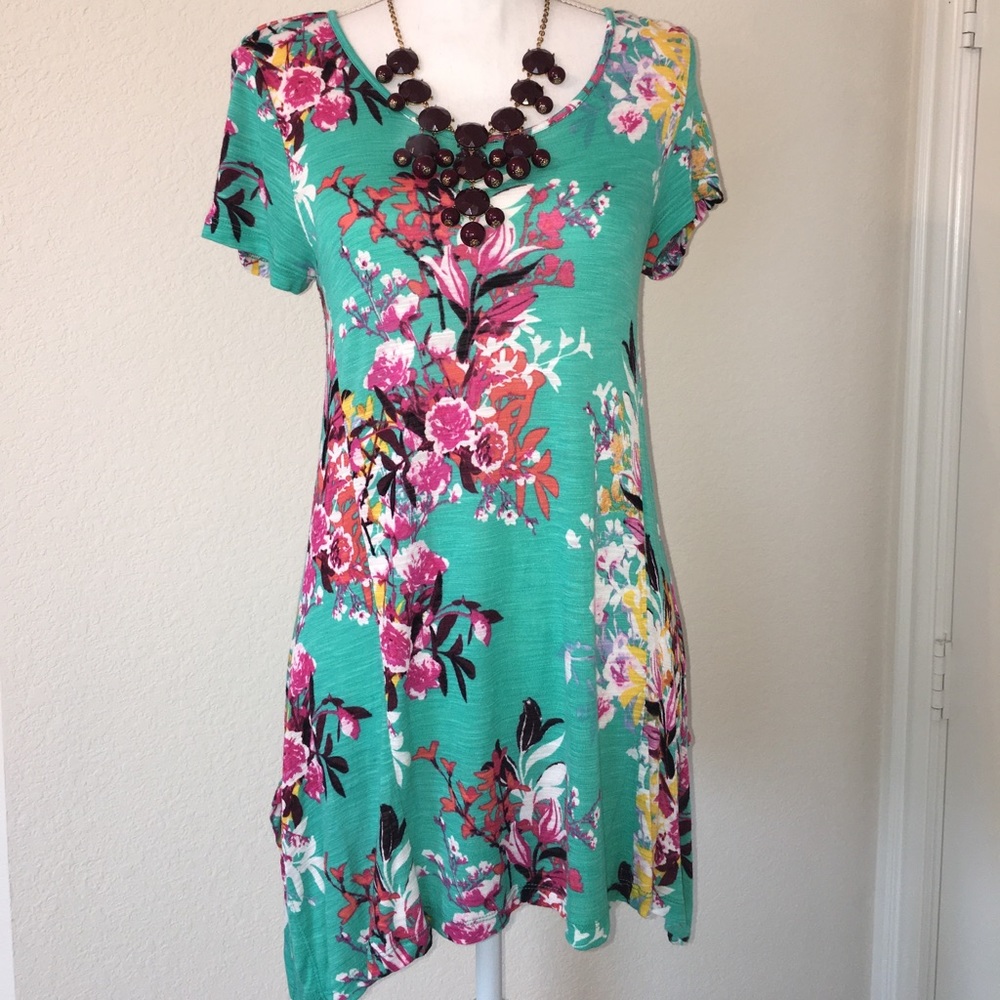 Lightweight Ladies Flowery Tunic Top